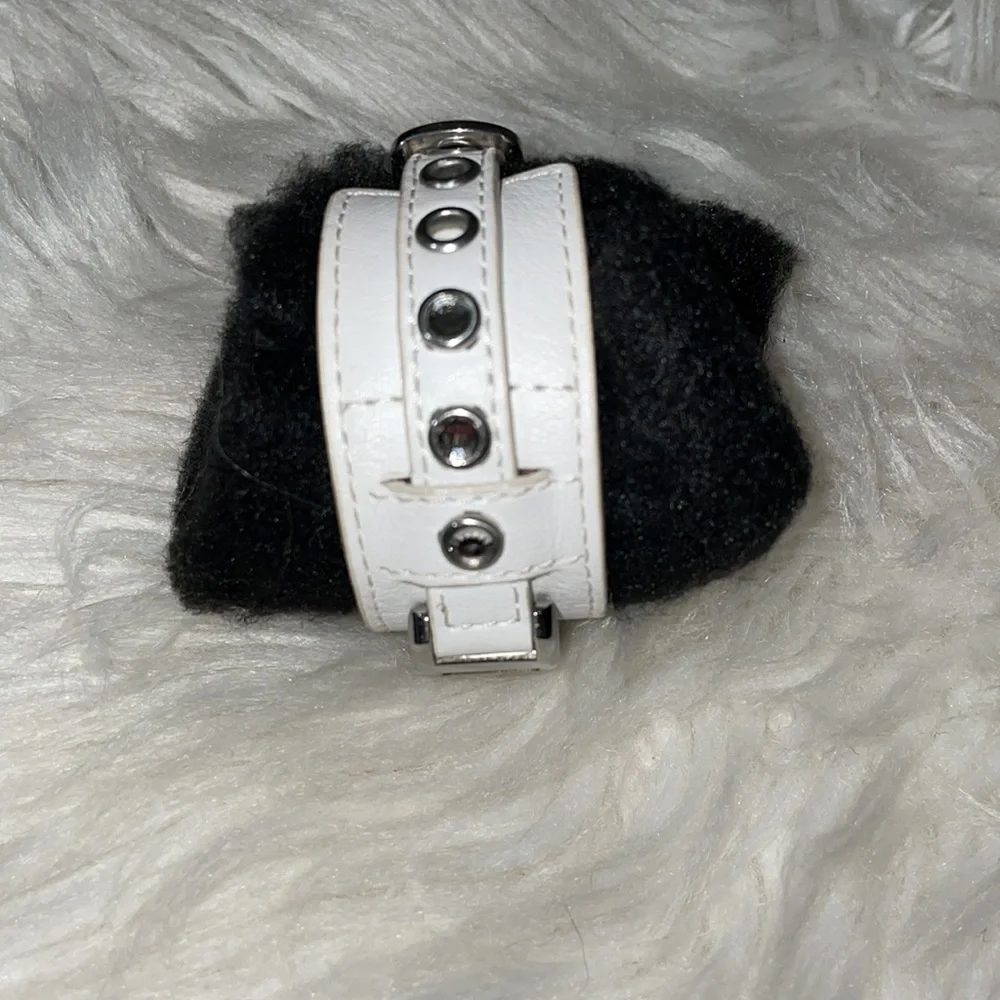 Guess Watch White Leather Watch Genuine Guess Watch Hard to Find⌚️🔻NEW BATTERY